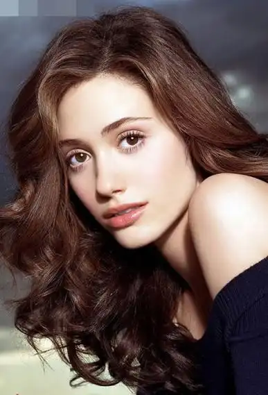 法国女人慵懒头发图片打理最为迷人的卷发造型