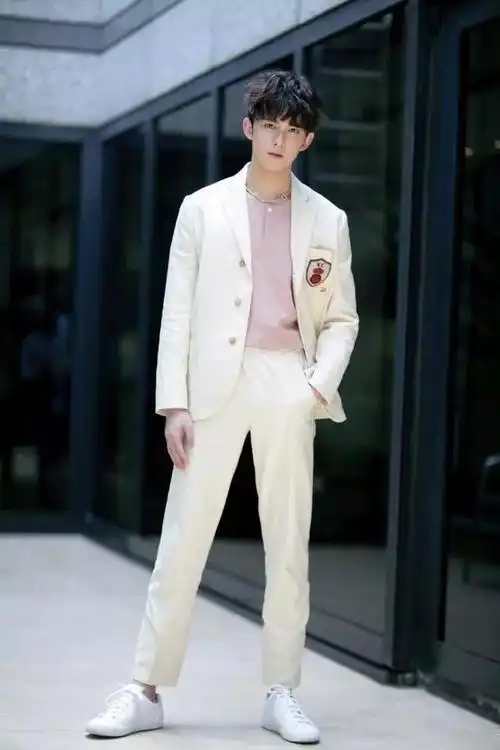 小鲜肉吴磊长高速度惊人,为什么他们的成年并不是长高的终点?_身高