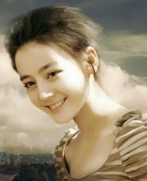 都说迪丽热巴是天生丽质可看到她出道前的旧照才明白包装的重要性