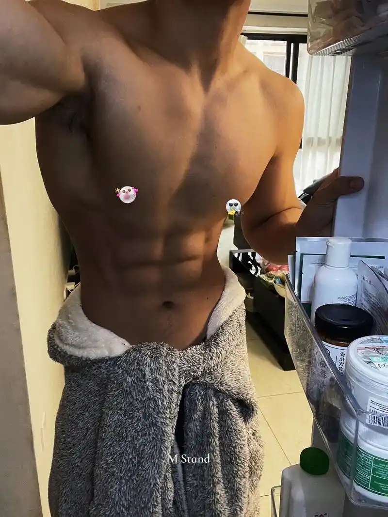 提问:哪里要饭还缺人吗?#腹肌 #肌肉男 #185大帅哥 # - 抖音