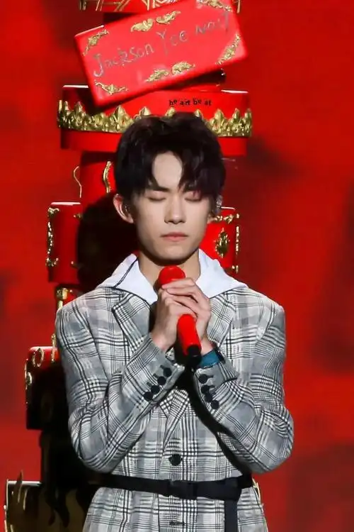 有人站在那里就是别人的光 生日快乐,易先生#易烊千玺23岁生 - 抖音