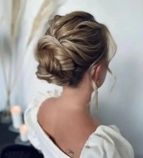 简约干练盘发发型 8款优雅低盘发推荐_盘发发型 - 美发站