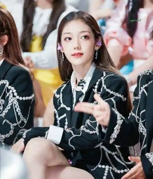 刘雨昕会成为下一个孟美岐吗_蔡徐坤_舞台_观众们