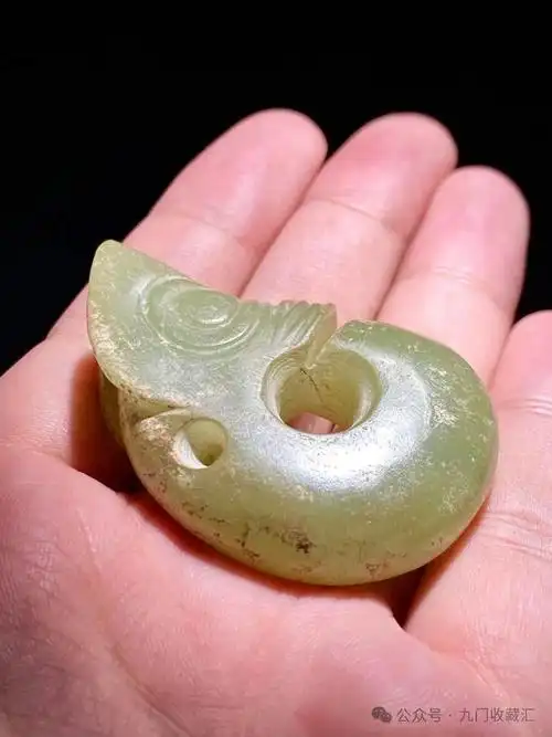 红山文化和田玉青白玉玉猪龙把件