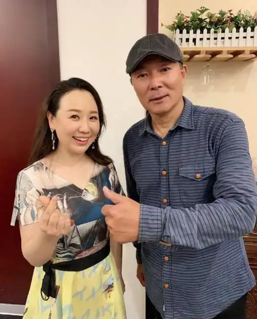 谢园妻子邱悦:婚后无儿无女,丈夫去世2年多,她的选择令人泪目