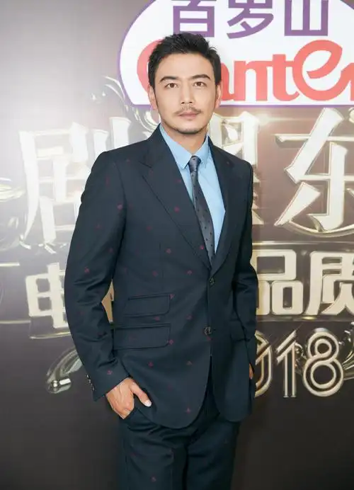 杨烁电视剧品质盛典斩获双奖中戏三兄弟默契同台