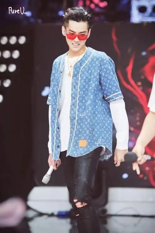 2017吴亦凡《快乐大本营》录制_高清图片大全-爱豆app