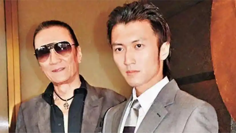 谢霆锋父子罕见合体露面,87岁谢贤疑状态欠佳,坐着也需拄拐支撑