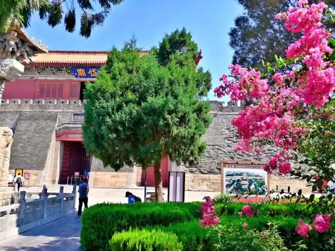 组图|夏映紫薇 幽梦岱庙