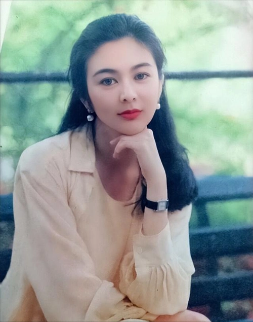 关之琳年轻时才真的是绝世美人一袭长裙惊艳时光后来怎样了