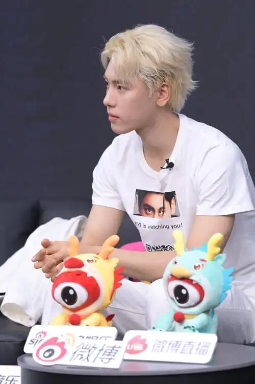 王子异 古希腊掌管微博的神##王子异怼脸生图