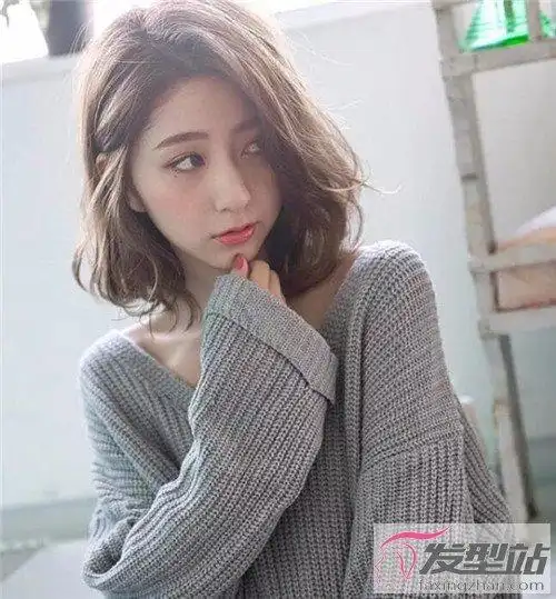 日系空气烫短发 性感女人味十足