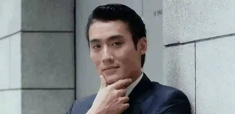 千面影帝梁家辉的人生:25岁夺影帝,八千元娶妻,被封摆地摊