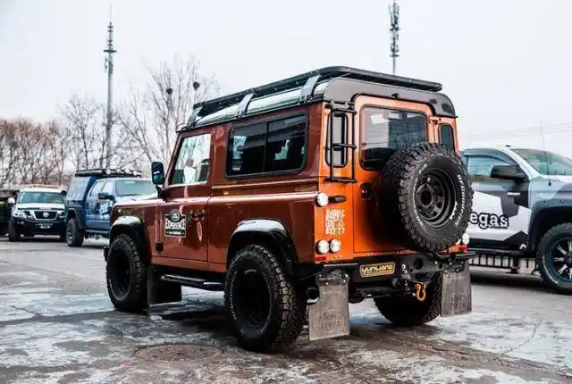 运良改装为录制越野路书而改装的路虎卫士