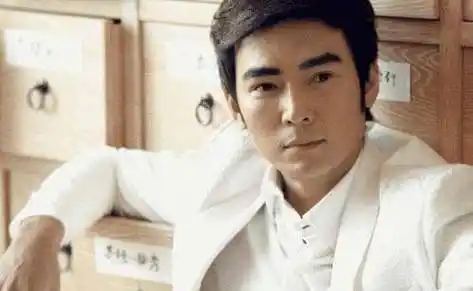 比王宝强还惨的男人:被戴"帽子"却弃上亿资产净身出户_焦恩俊_生活_小