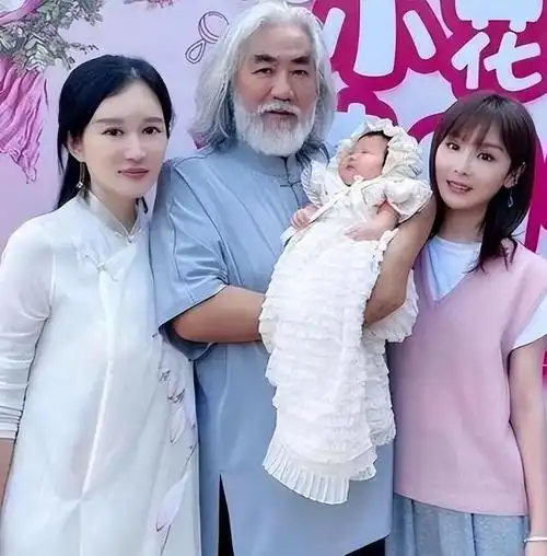 恭喜张纪中72岁再当爹上热搜42岁妻子杜星霖官宣晒b超