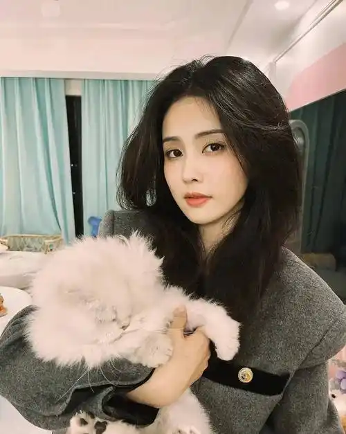 原来8年前的白鹿长这样,两颗小虎牙好可爱,羡慕这位网友了_照片_明星