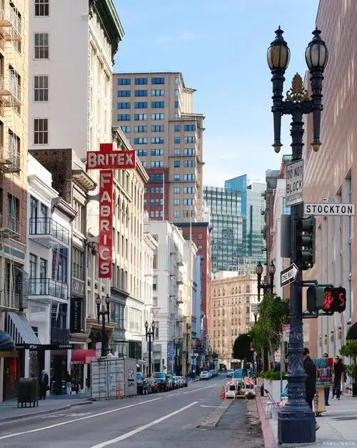 它的首都是渥太华,最大的城市是多伦多.