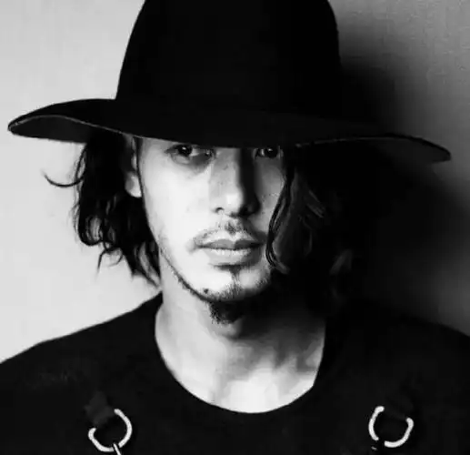 论雅痞风格帅大叔还得是他小田切让