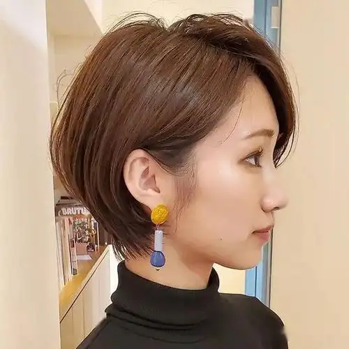 气质型女生短发