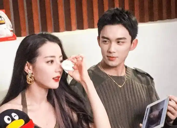 《长歌行》直播:吴磊壁咚迪丽热巴像准男友,甜蜜对视夫妻相十足_画面