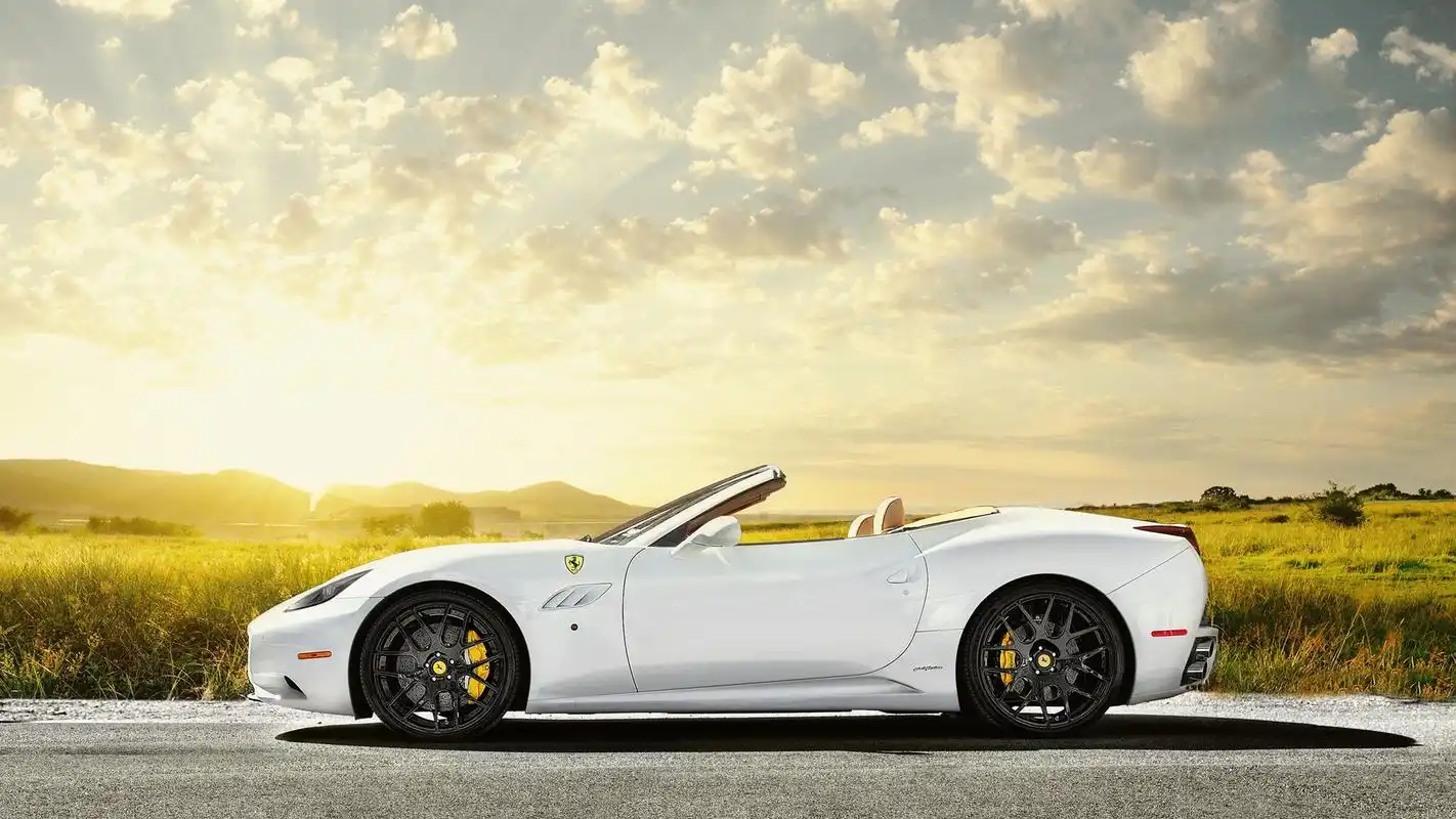 白色法拉利敞篷跑车桌面壁纸壁纸