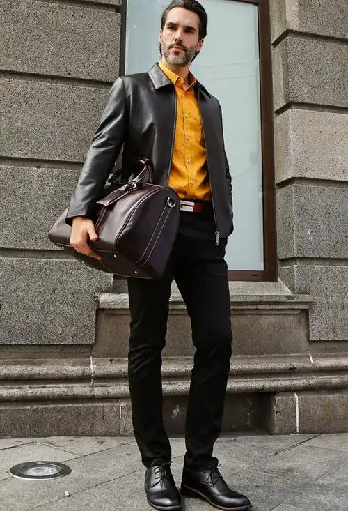 搭配3:皮夹克 衬衫 休闲裤