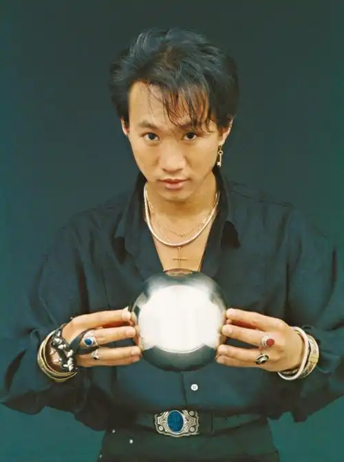 黄家驹生前珍贵照片曝光曾预言王菲一定会红