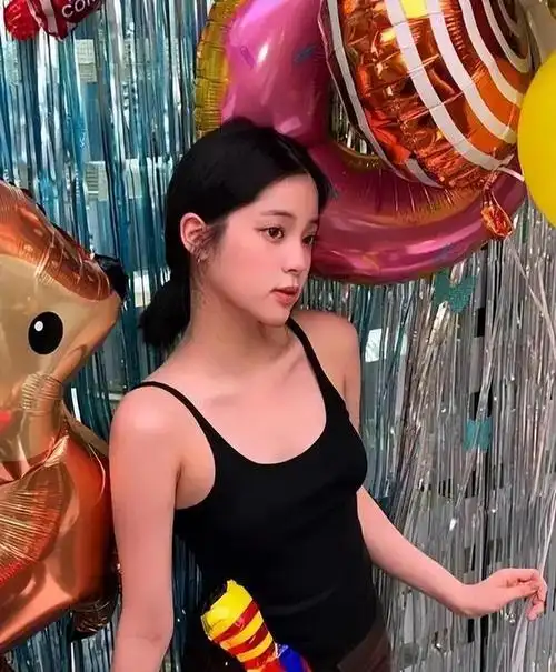 我不感到羞耻!欧阳娜娜回应伯克利学历争议:我的人生自己说了算