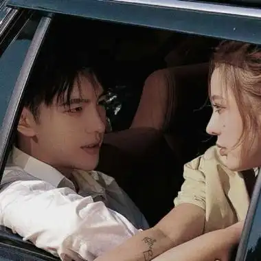 抖音最近很火的真人情侣头像高清图片