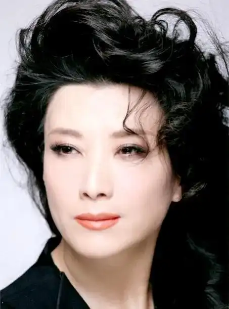 王静温婉大方优雅迷人高清写真