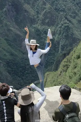 那些爱劈腿的明星们