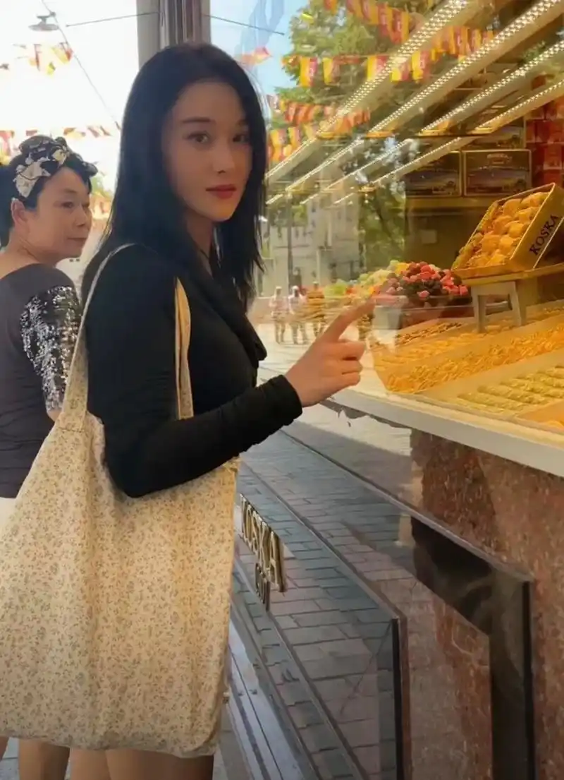 张馨予分享老公视角生活照,她出门都会化全妆,颜值确实是普通人比不了