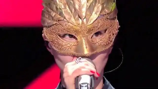 蒙面歌王:就问你皮衣野草飒不飒!气场毫不输给天后级人物