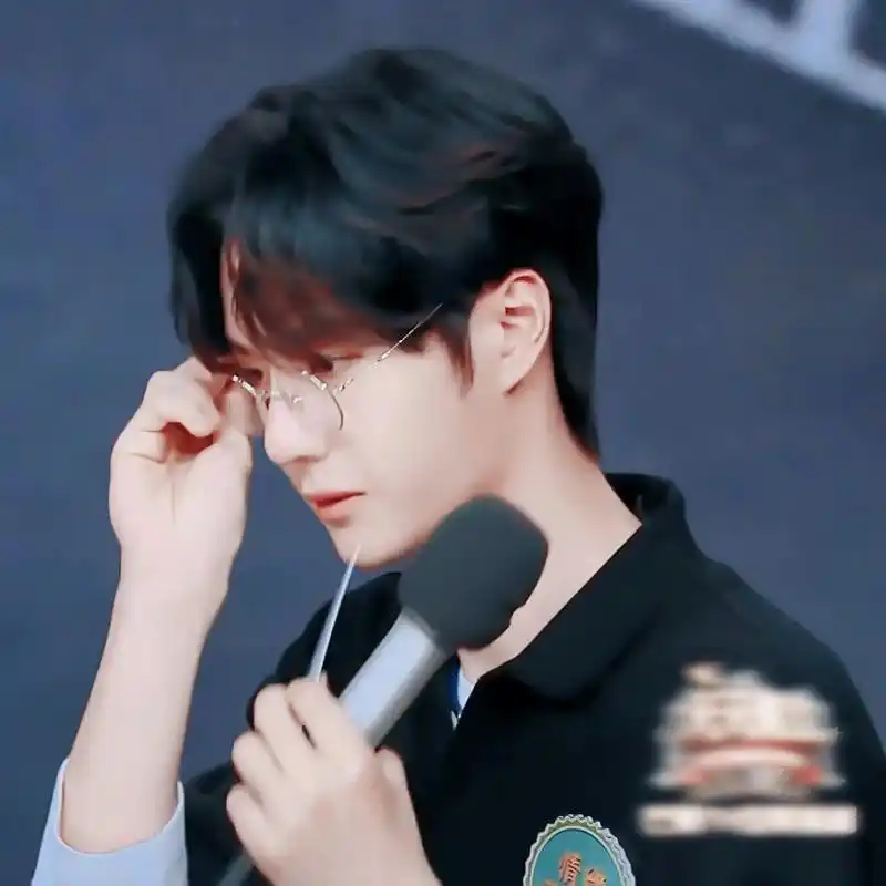 王一博戴眼镜帅呆了 #王一博