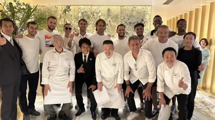 国米官推晒全队在东京银座聚餐照片聚餐地为张康阳家族名下企业