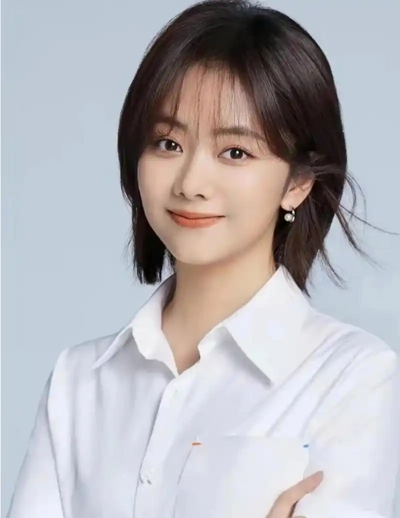 谭松韵个人简介 谭松韵是一位中国内地影视女演员,出生于1990年5月31