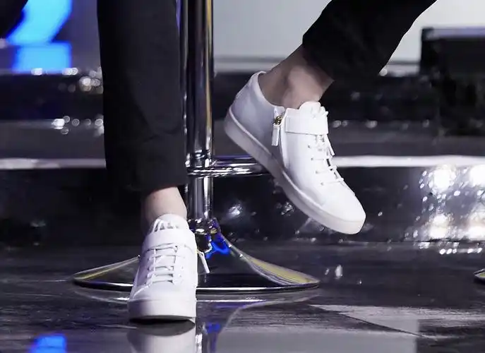 杨洋脚踝好苏啊,脸好看的人哪哪都好看～@杨洋