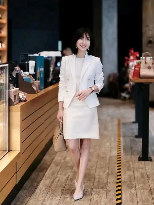 我什么如此的偏爱白色高跟鞋?