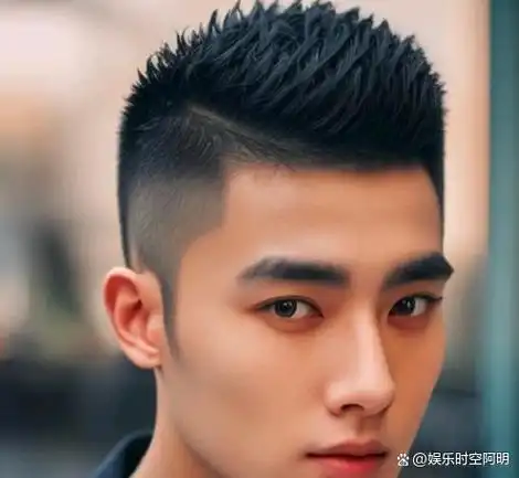 男士发型新潮潮范儿!两侧铲短,帅气十足!