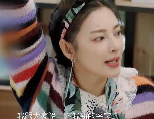 孟佳与姐姐们聊英文名,当张雨绮说出之后,有谁注意到她们的表情_名字