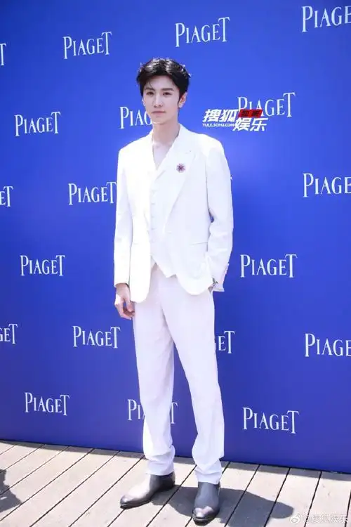 陈哲远纯白西装#陈哲远杭州出席品牌活动,夏日清爽有型的型男大帅哥