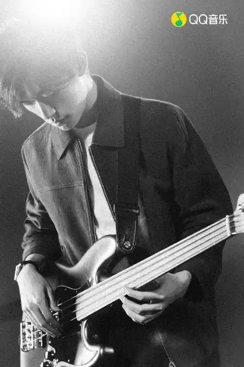 四字弟弟易烊千玺, 全新单曲《从时间的两端汇合》正式上线!