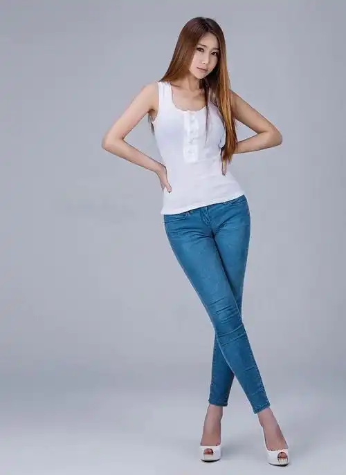 牛仔裤秀魅力随便怎么搭都好看爱美的女性怎能缺少这一款