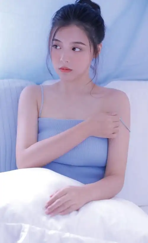 性感美少女肌肤粉嫩白皙写真图片