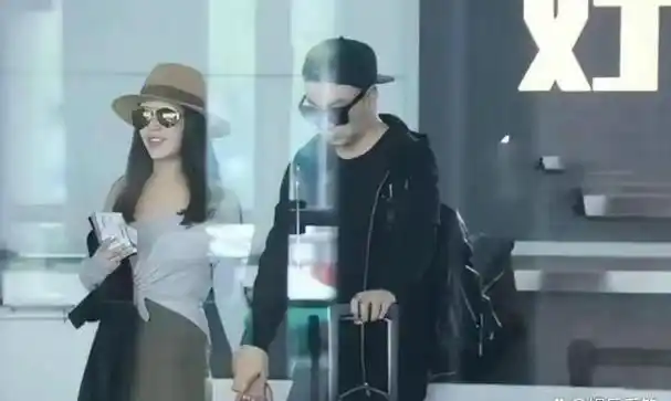 翻脸,砸门,怼人,每档节目都"发飙"的何洁,早被胡彦斌看穿了