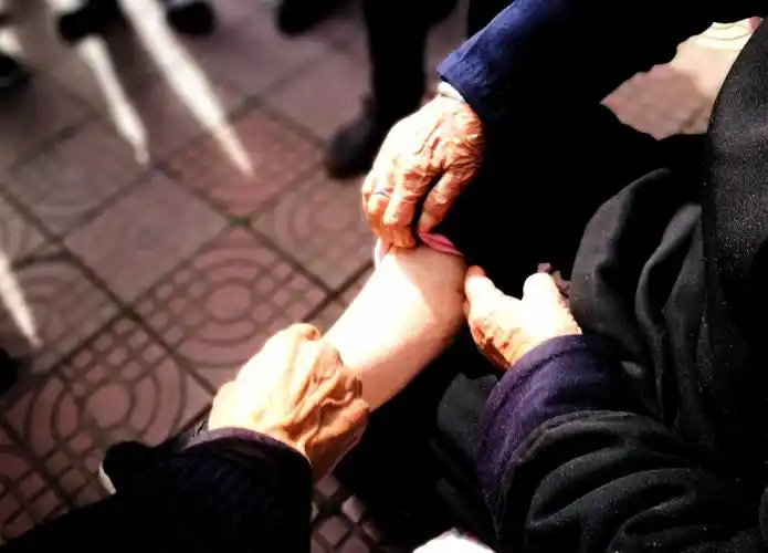 百岁老人和她的"三寸金莲"