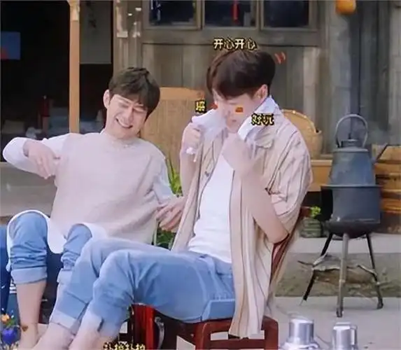 刘威抱着童年杨幂,刘德华亲谢霆锋!原来这些明星早就认识了?