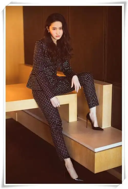 被瘦下来的刘亦菲惊艳到了烂大街也能穿出高级感网友美炸了