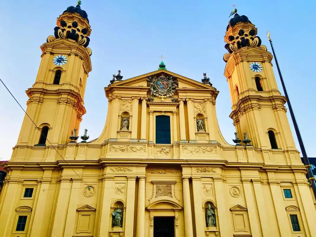 铁阿提纳教堂.这座意大利巴洛克式教堂是为庆祝马克西米利安二世 - 抖